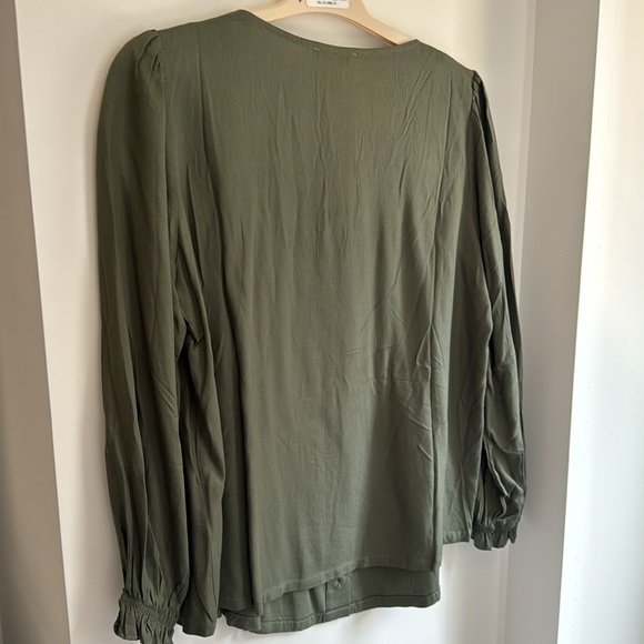 Ingrid & Isabel Sweetheart Maternity or Nursing Shirt - Picture 5 of 6